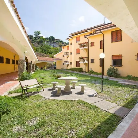 1 Bedroom Lovely Apartment In Cetraro *
