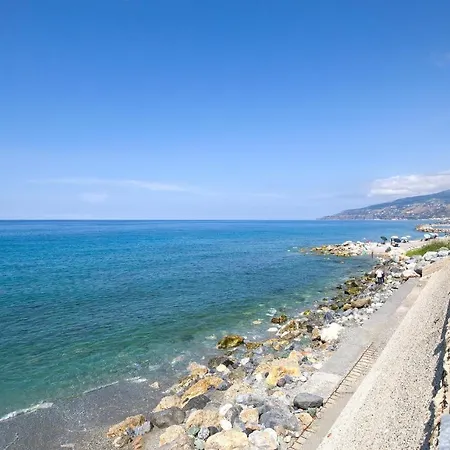 Daire 1 Bedroom Lovely Apartment In Cetraro Cetraro